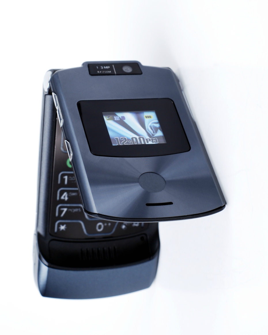 Old Rugged Razor Phone Throwback Cell Phone Struggles