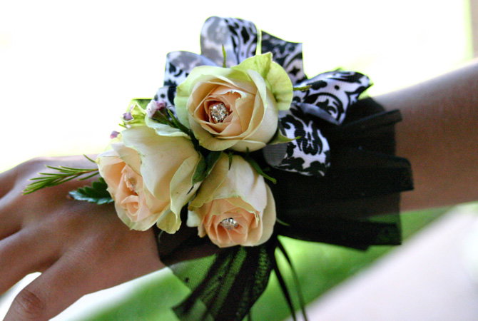 The Best DIY Prom Corsage Tutorials The Best DIY Prom Corsage Tutorials