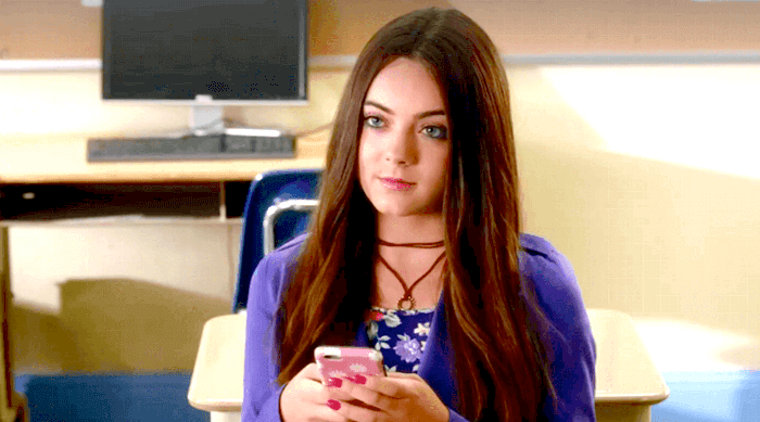 Pretty Little Liars: Addison texting