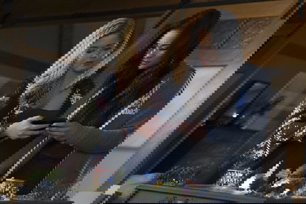 Alison and Emily in Pretty Little Liars