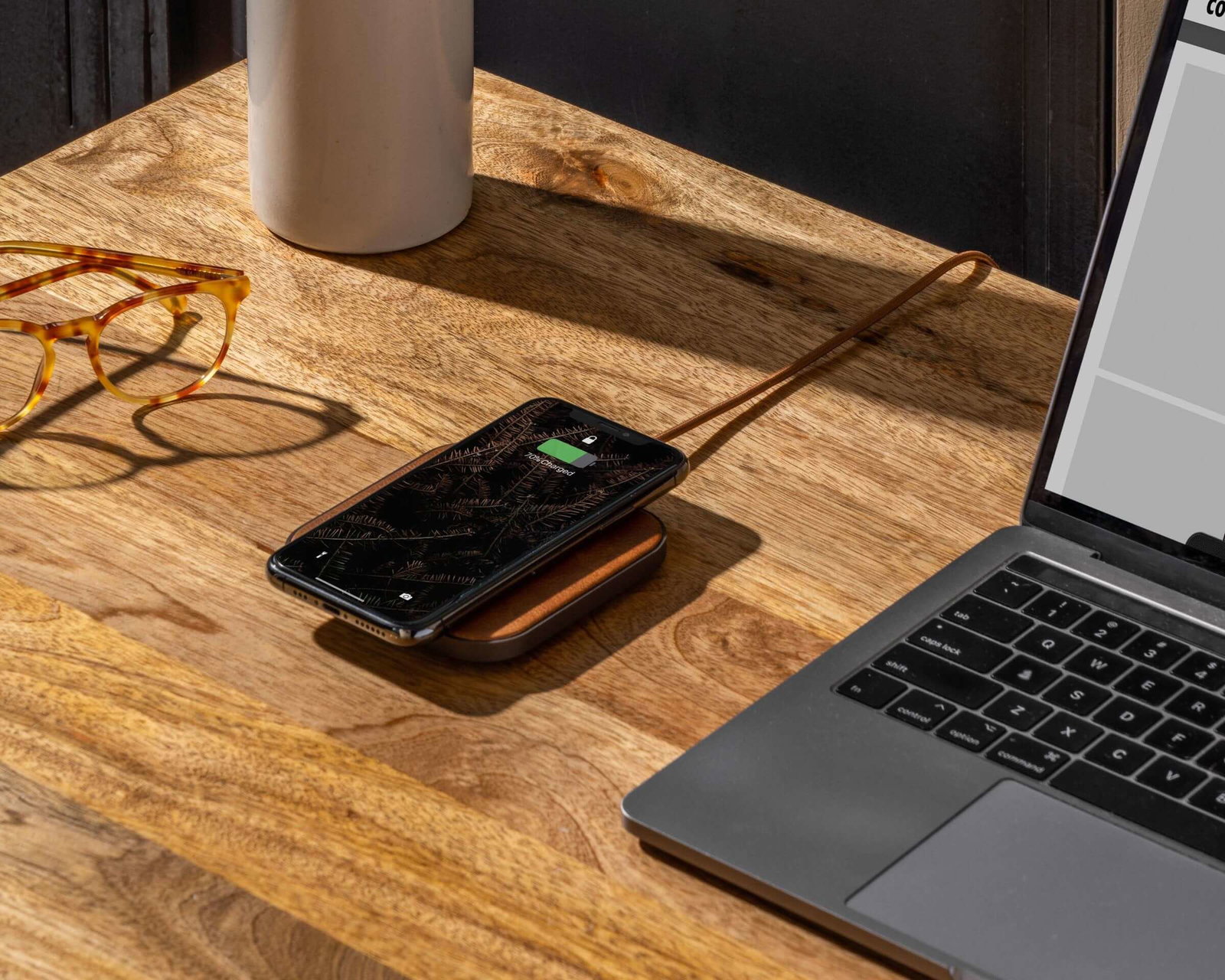 CATCH:1 ワイヤレス充電パッド Courant Single-Device Charging Pad — Lunadelmar