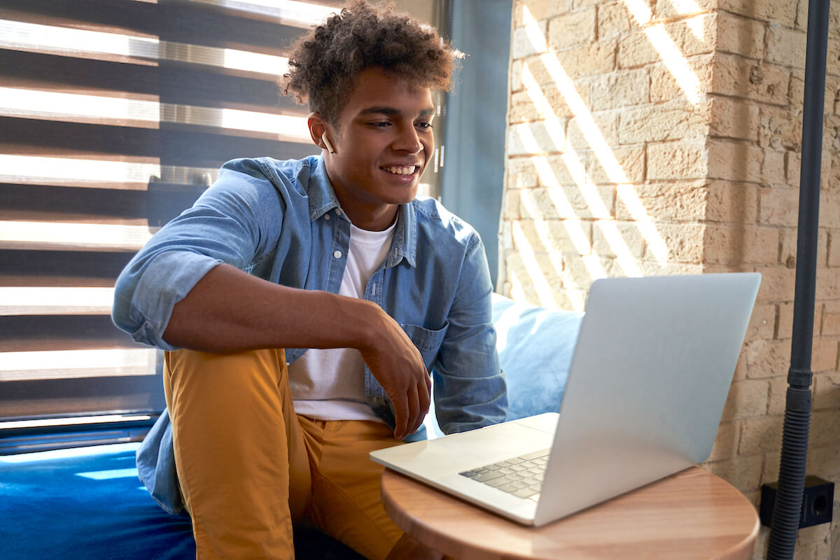 What to Text Your Crush Before the Weekend